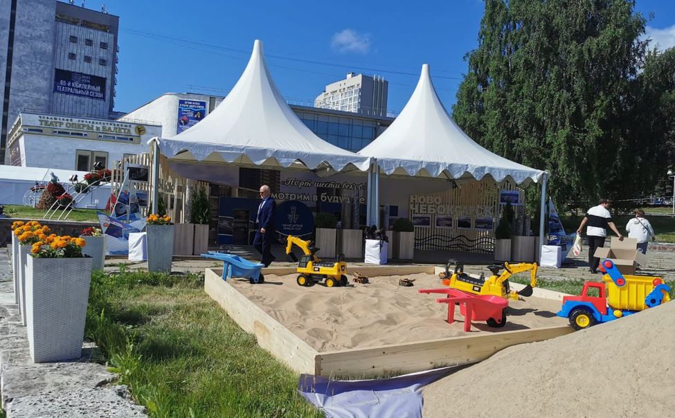Чебоксарский речпорт к ЧЭФ-2025 насыпал огромную песочницу  в центре столицы