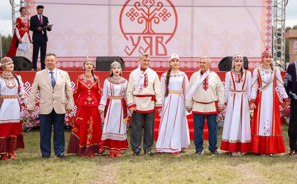 Олег Николаев и Рустам Минниханов вместе посетили праздник "Уяв"