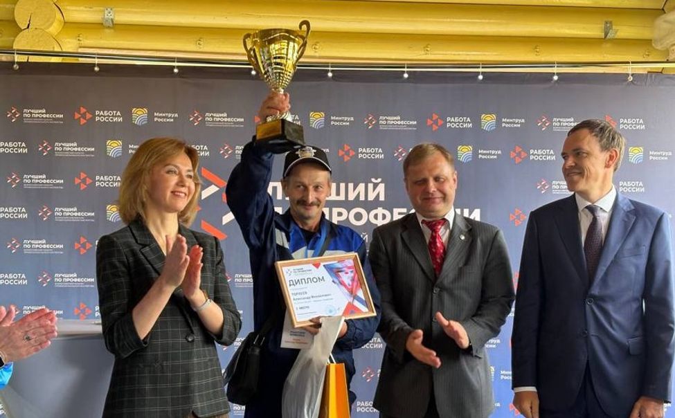 В Чувашии определили Лучших машинистов бульдозера и экскаватора