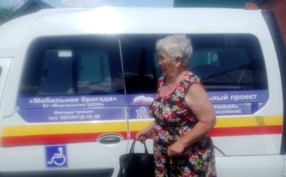 В Чувашии пожилых пациентов доставляют в сельские медучреждения спецтранспортом