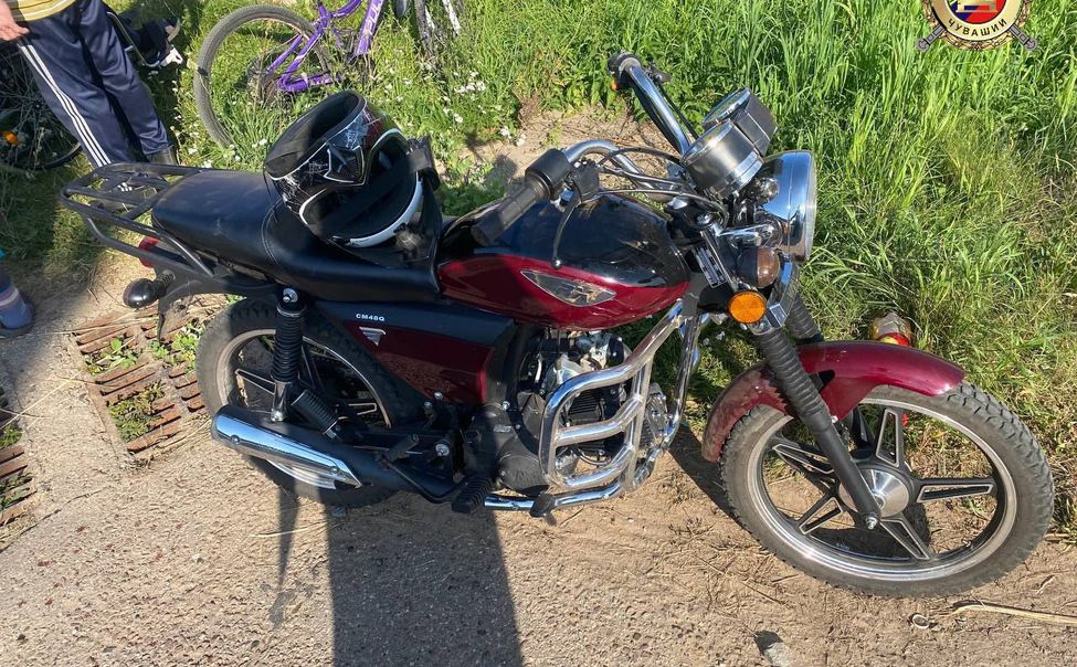 В Ядринском округе подросток на мопеде сбил девочку. Дети госпитализированы