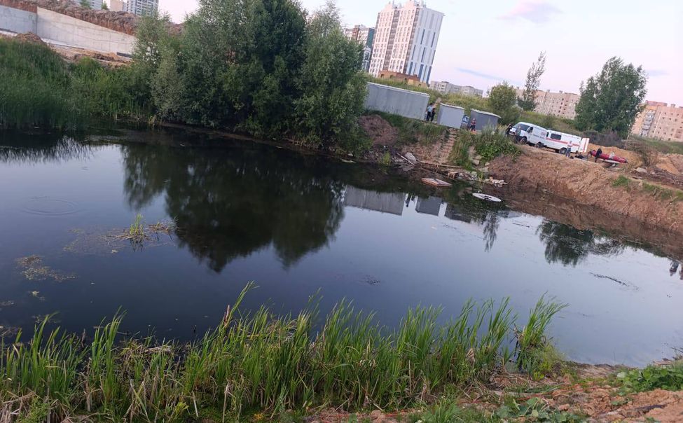 В Новочебоксарске в техническом пруду, упав с самодельного плота, утонул мальчик
