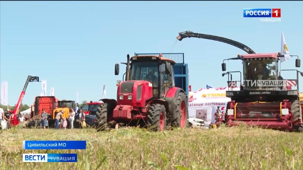 На Дне поля в Чувашии представили новейший зерноуборочный комбайн белорусского производства