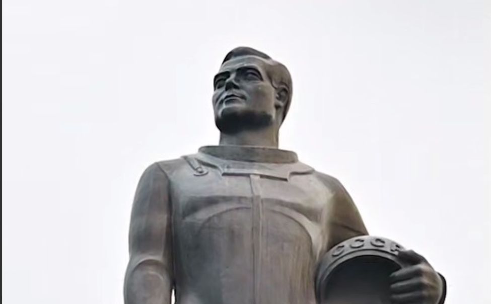 В Чувашии студенты колледжа Singularity "оживили" памятник космонавту Николаеву