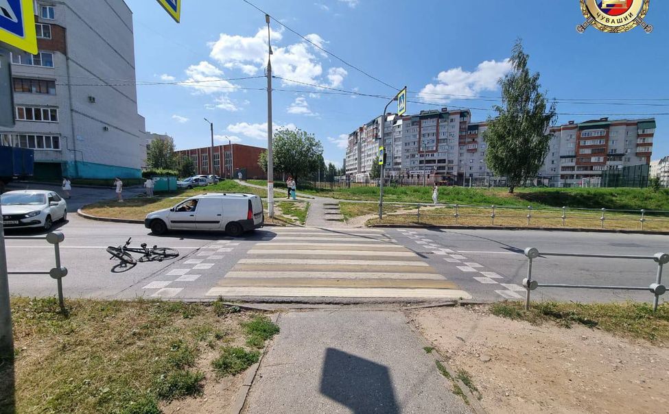 В Чебоксарах 13-летний велосипедист попал под колеса иномарки на пешеходном переходе