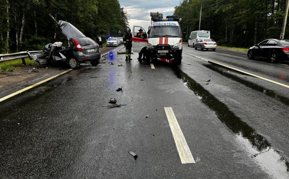 При столкновении трех автомобилей в Чебоксарском округе погибла женщина
