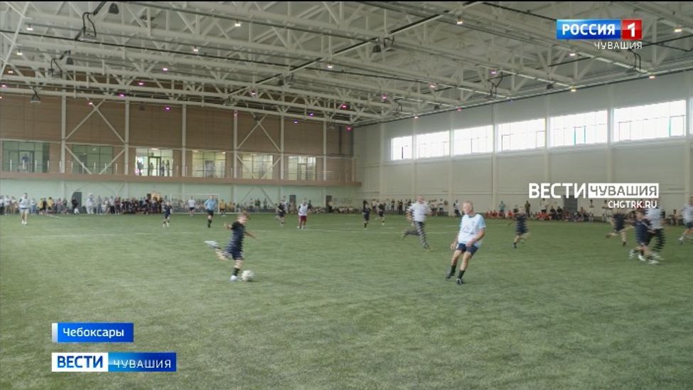 В Чебоксарах открылся долгожданный крытый футбольный манеж на стадионе "Труд"