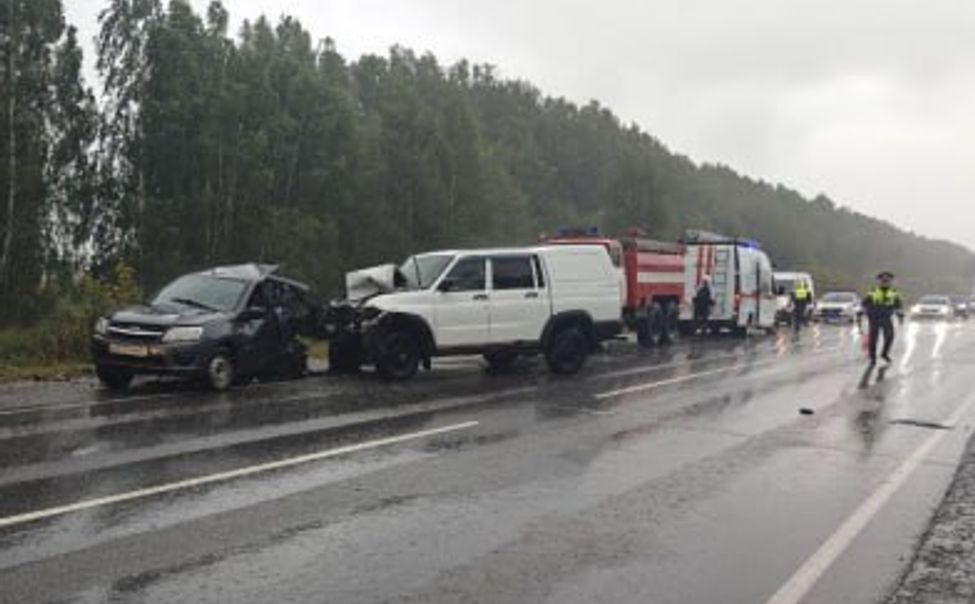 В Чувашии при столкновении двух автомашин погиб один человек и четверо получили травмы