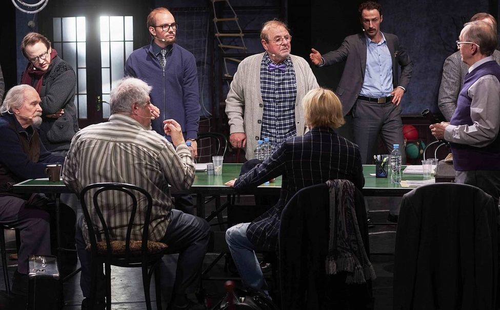 В четверг в Чебоксарах покажут спектакль Никиты Михалкова - "12" 