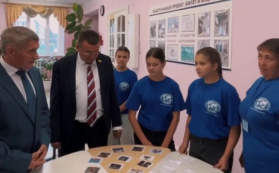 Олег Николаев проверил капремонт Янтиковской школы перед учебным годом