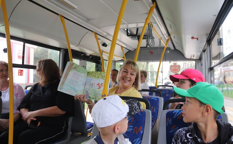 В честь юбилея города по Новочебоксарску в выходные курсирует экскурсионный троллейбус