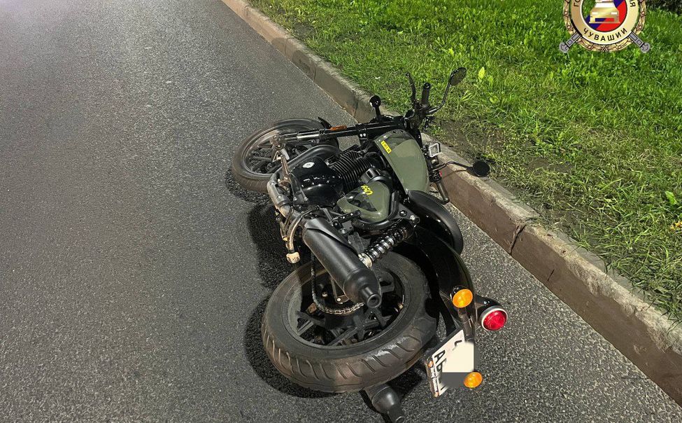 В Чебоксарах водитель легковушки сбил мотоциклиста. Мужчина получил тяжелые травмы