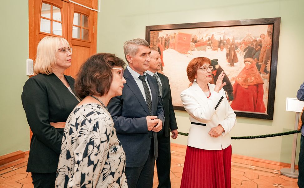 В Чебоксарах открылась выставка «Три шедевра Третьяковской галереи в Чувашии» В Чебоксарах открылась выставка «Три шедевра Третьяковской галереи в Чувашии»