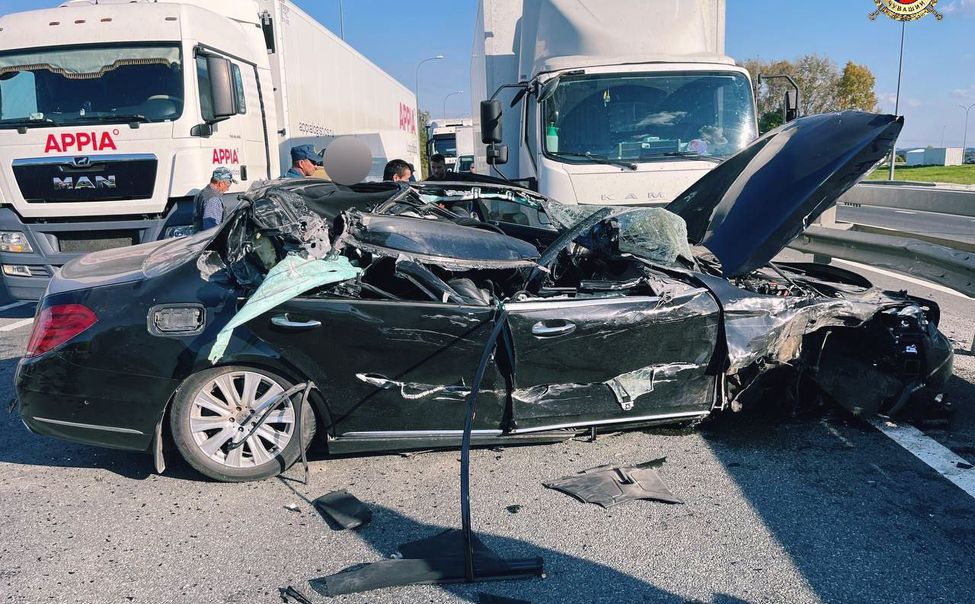 В Моргаушском округе пьяный водитель легковушки врезался в фуру