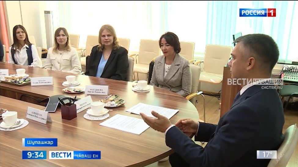 Хӑйсен ӗҫӗпе ыттисене тӗслӗх кӑтартаҫҫӗ, тӑрӑшуллӑрах пулма хавхалантараҫҫӗ