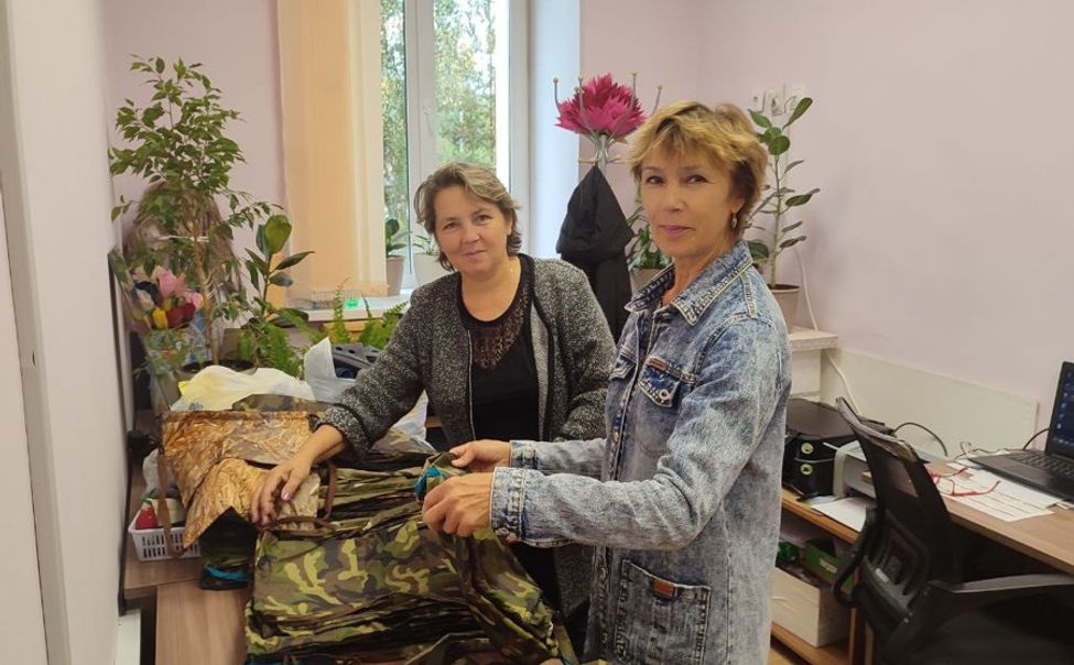 Серебряные волонтеры Чувашии продолжают сбор «рюкзаков помощи» для раненых бойцов СВО