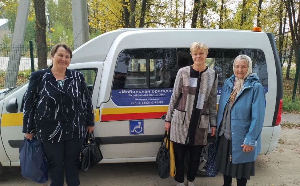 В рамках нацпроекта «Семья» мобильная бригада в Алатыре помогла 120 пенсионерам и инвалидам добраться до медучреждений