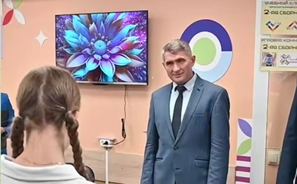 Глава Чувашии пообщался с юными спотсменами на закрытии профильной смены "Губернаторского лагеря"