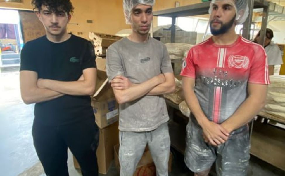 В чебоксарской пекарне работали нелегалы из Алжира 