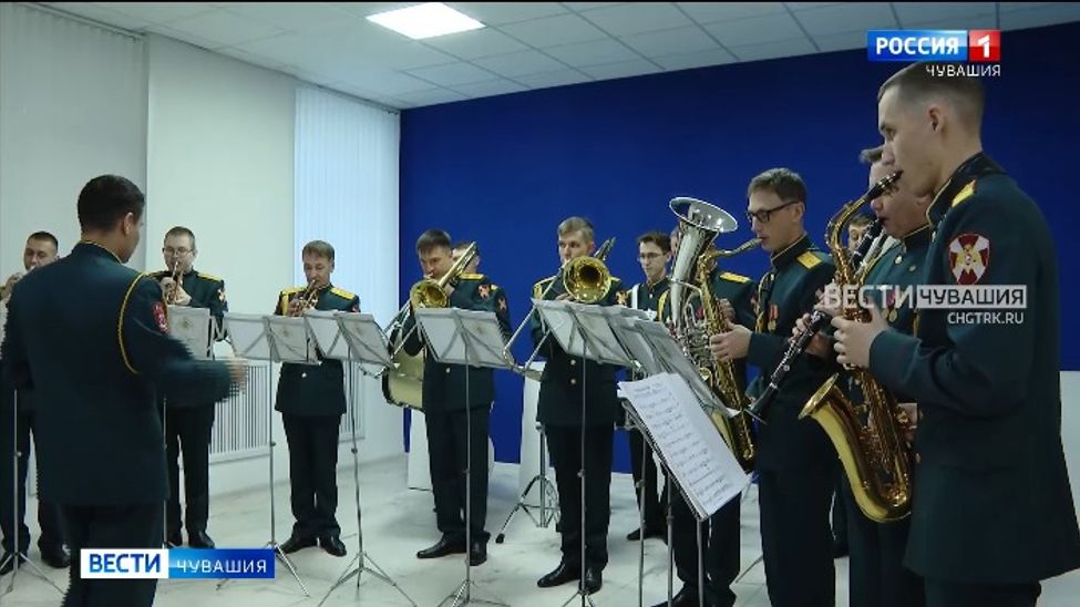  Оркестр Управления Росгвардии поздравил ГТРК "Чувашия" с 99-м днем рождения