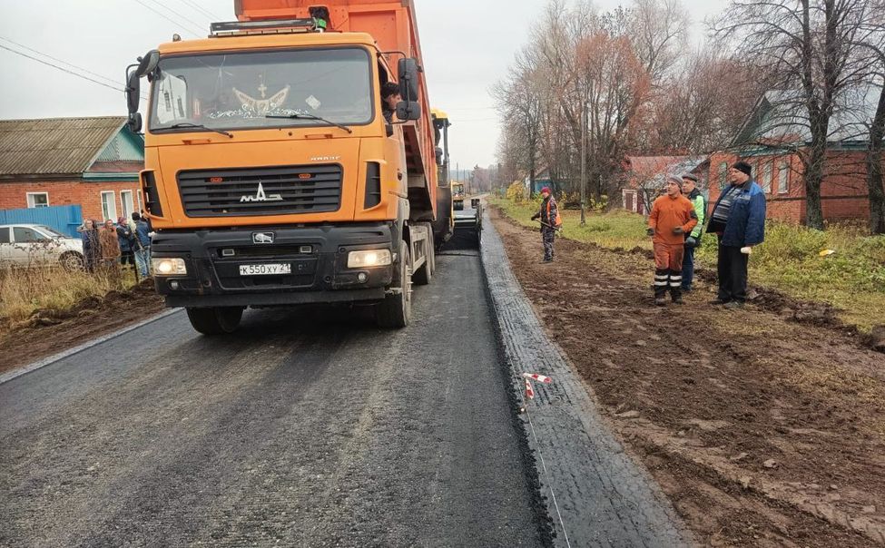 В Ядринском округе за  6 млн рублей ремонтируют  трассу