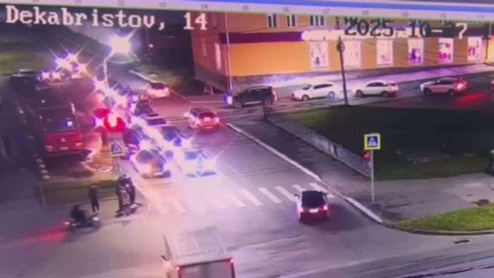 В Чебоксарах "Опель" сбил двух девушек, перебегавших дорогу вне перехода