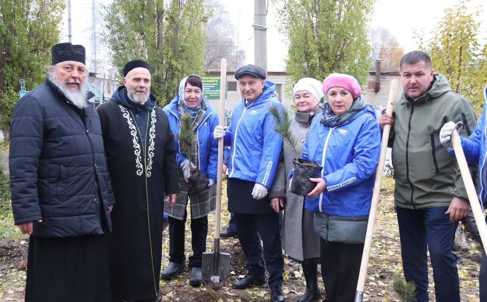 На территории мечети в Новочебоксарске высадили кедры