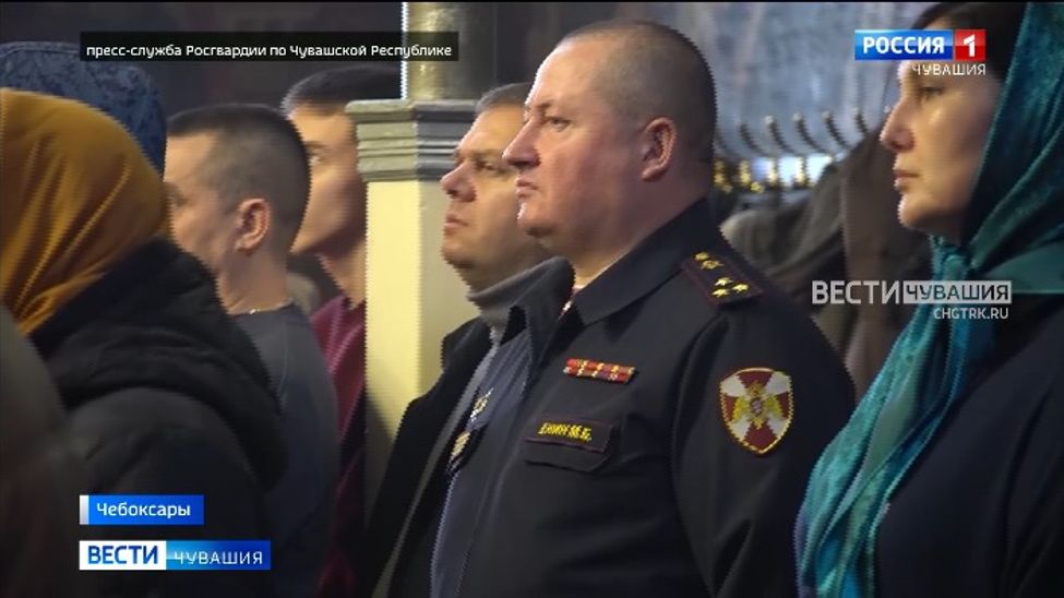 Чувашская митрополия передала Росгвардии икону крестителя Руси 