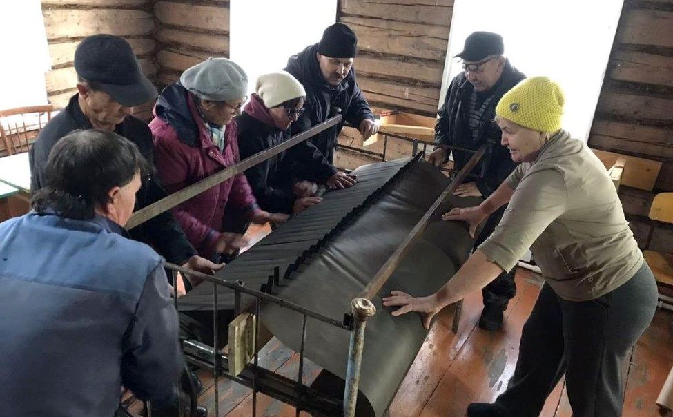 Рационализатор-волонтёр из Чувашии в разы ускорил плетение масксетей для СВО