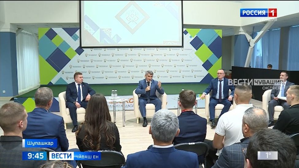 Республика Пуҫлӑхӗ наци кӗрешӗвӗсен вӑййине йӗркелекенсемпе тата унта хутшӑннӑ спортсменсемпе тӗл пулчӗ