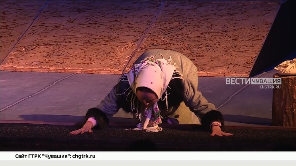 Спектакль «Материнское поле» открыл фестиваль "Чӗкеҫ" в Чебоксарах