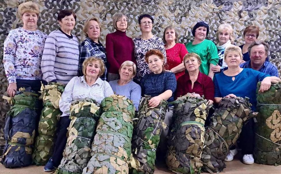 Порецкие "серебряные волонтеры" плетут  десятки масксетей в неделю