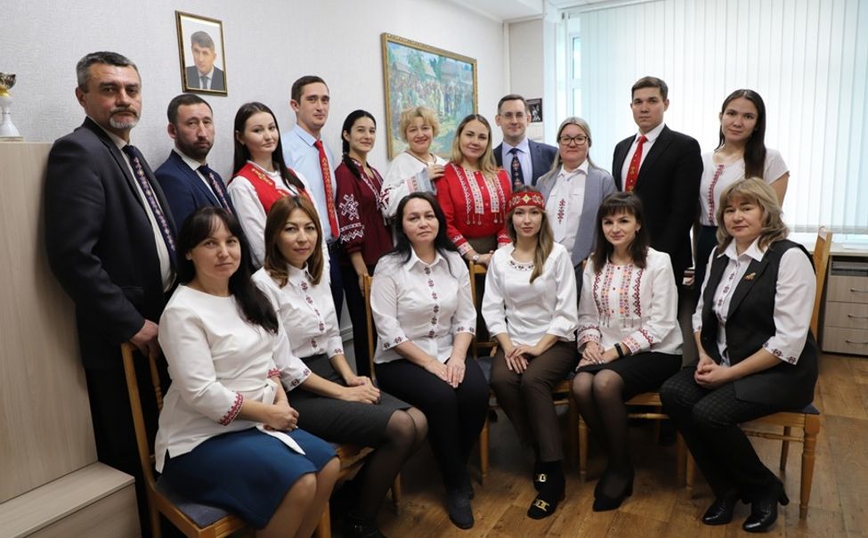 Минкультуры призывает сменить дресс-код ко Дню чувашской вышивки 