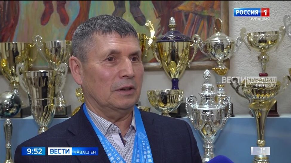 Хӑйӗн тӗслӗхӗпе вӑл ҫамрӑксене хавхалантарать