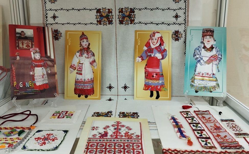 В Новочебоксарской детской школе искусств открыли выставку «Чувашская вышивка»