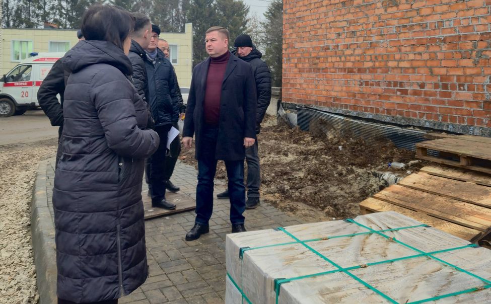 Вице-премьер Владимир Степанов потребовал ускорить строительство поликлиники в Моргаушах