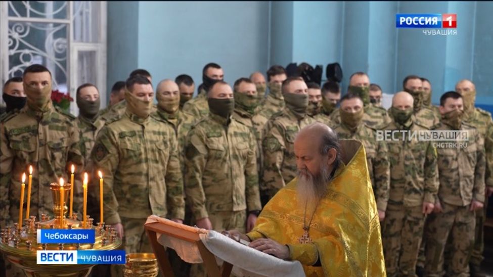 В Чувашии бойцам СВО и будущим защитникам Родины вручили уникальные святыни 