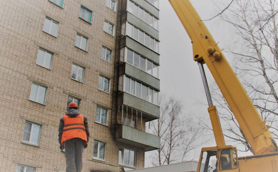 В Чебоксарах продолжают восстанавливать дома после атаки БПЛА