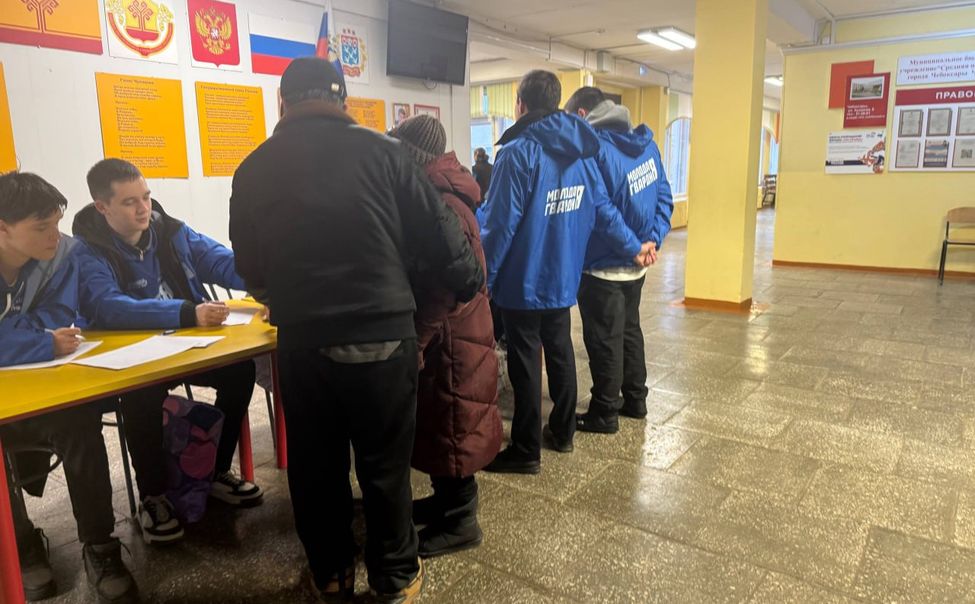 В Чебоксарах в ликвидации последствий атаки БПЛА помогают волонтеры В Чебоксарах в ликвидации последствий атаки БПЛА помогают волонтеры