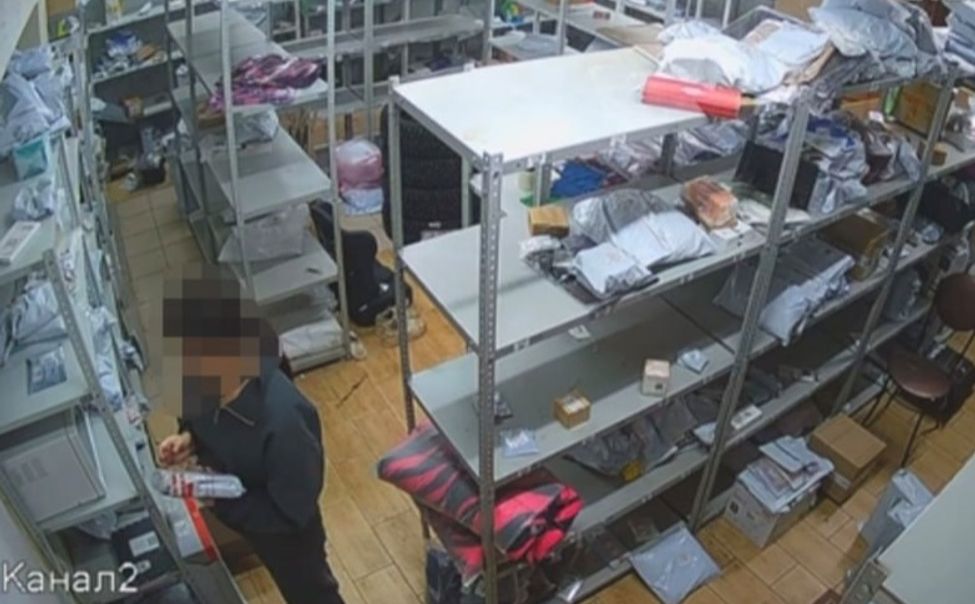 Полицейские Чебоксар пресекли противоправную деятельность работницы ПВЗ 