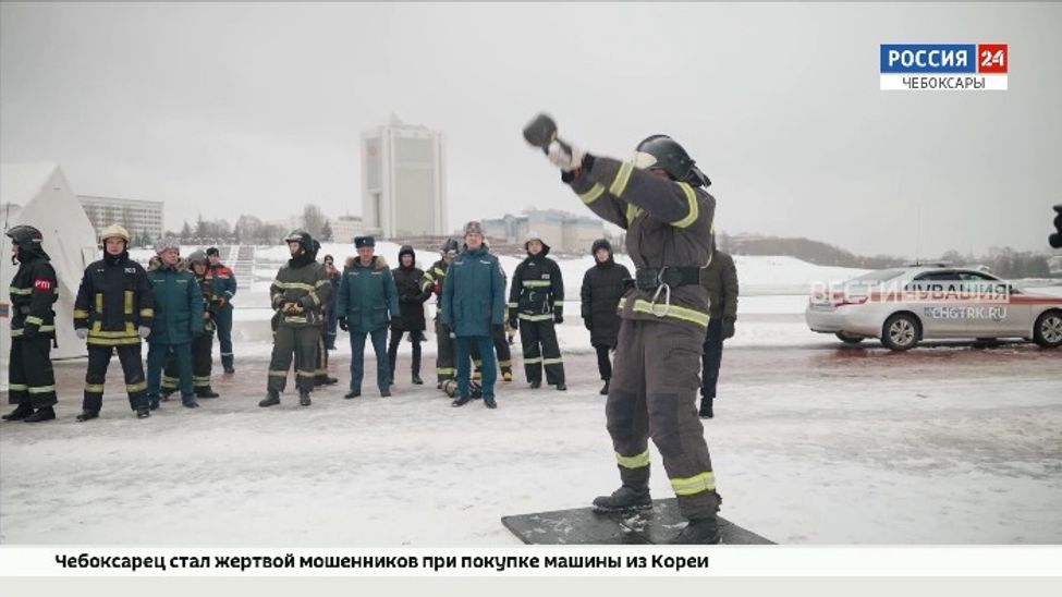В Чебоксарах провели соревнования по пожарному кроссфиту