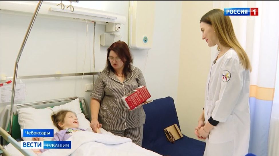 Алёна Аршинова: "Коробка храбрости" и новогодние пожелания для юных пациентов и бойцов СВО