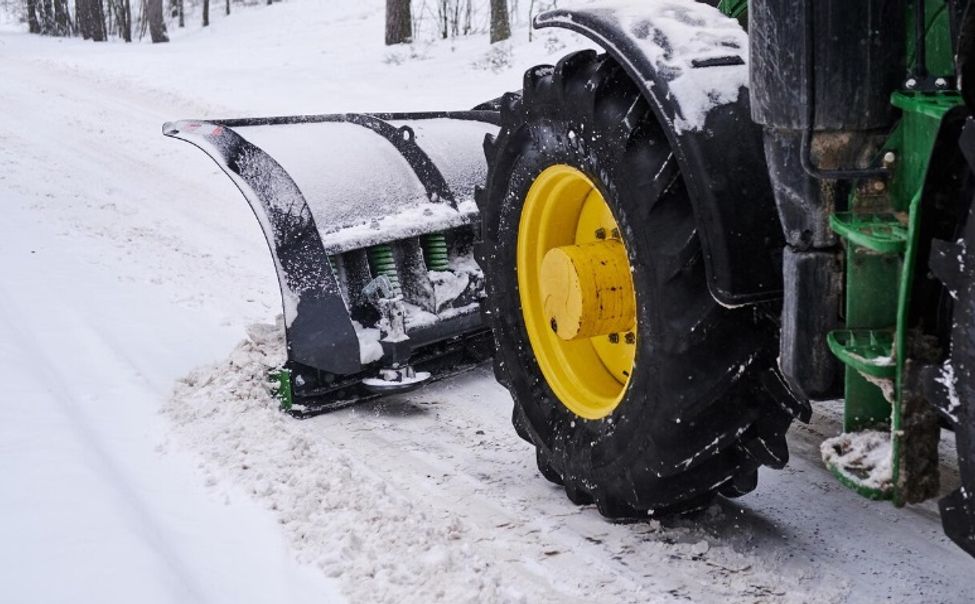 В Чебоксарах уборкой снега занято 120 единиц спецтехники