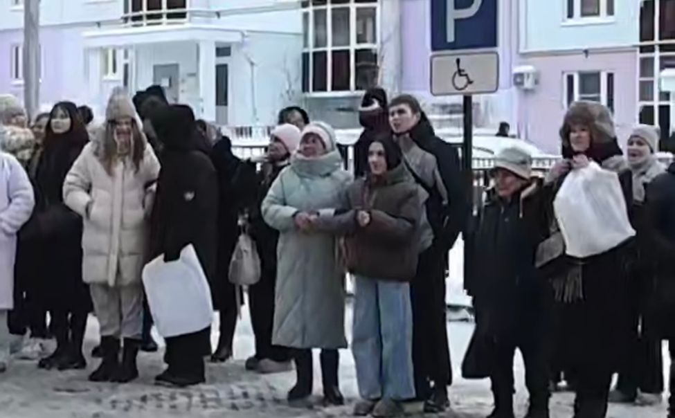 Глава Чувашии Олег Николаев вручил ключи от новых квартир новоселам из числа детей-сирот