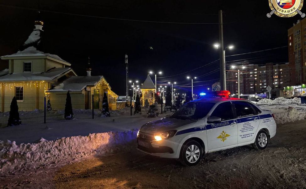 Госавтоинспекторы Чувашии обеспечивали безопасность возле храмов перед Рождеством Госавтоинспекторы Чувашии обеспечивали безопасность возле храмов перед Рождеством