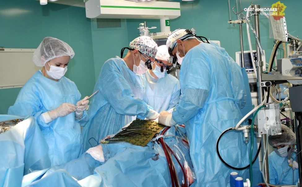 Кардиохирурги Чувашии  провели уникальную малоинвазивную операцию 