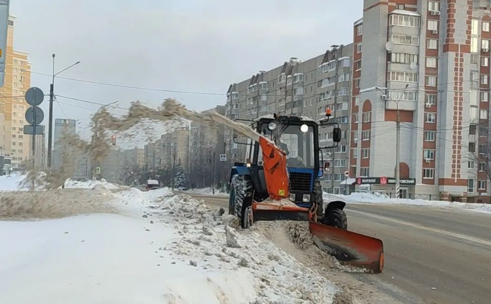 В Новочебоксарске на уборке снега работает меньше 10 единиц спецтехники