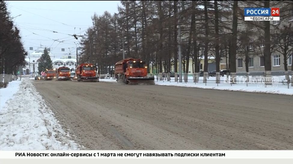 В Чебоксарах расчистка снега не останавливается ни на час
