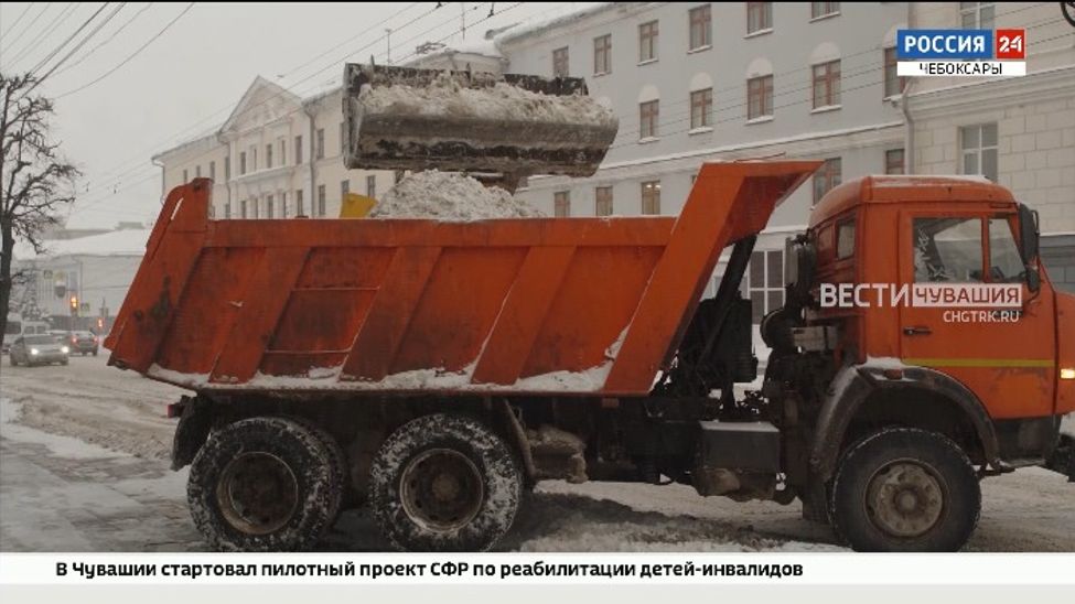 Чувашия местами проигрывает битву со снежными завалами и наледью