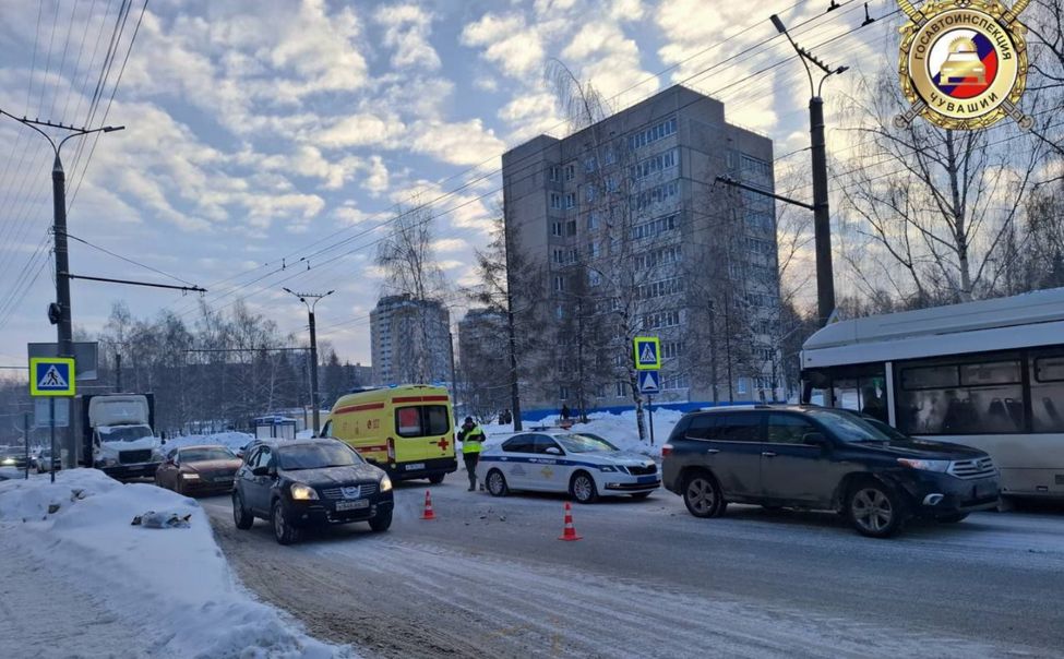 В Чебоксарах на пешеходном переходе сбили пожилую женщину В Чебоксарах на пешеходном переходе сбили пожилую женщину